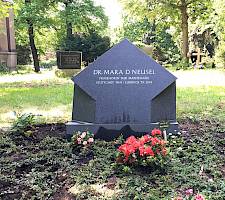 Moderner Grabstein geometrisch aus Granit