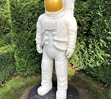 Private Auftragsarbeit Astronaut Neil Armstrong 1:1 aus Carrara Marmor