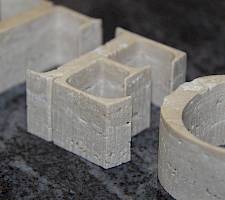 Schrift aus Naturstein